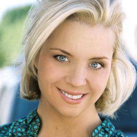 Kerri Pomarolli Headshot