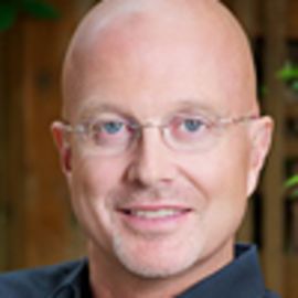 Steve Davis Headshot