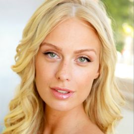 CariDee English Headshot