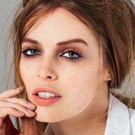 Robyn Lawley Headshot