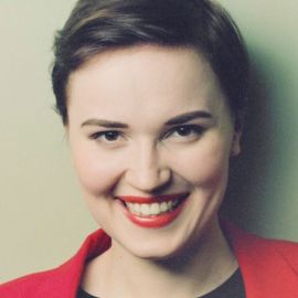 Veronica Roth Headshot