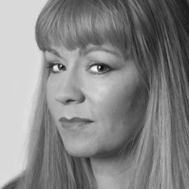 Gabi Czöppan Headshot