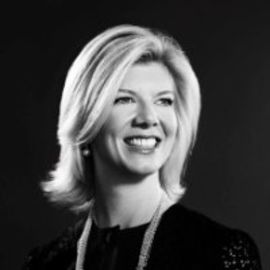 Elizabeth Weymouth Headshot